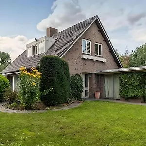  Accommodatie bij particulieren Ground Floor And Twin Bedroom In Luxurious With Beautiful Garden Very Near Tue And Centre Nederland